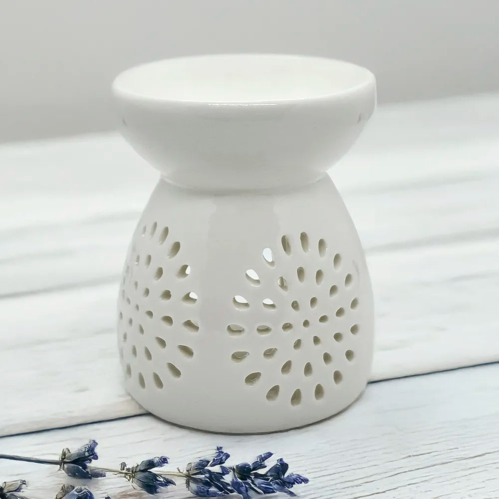 Difusor Luz de Luna en cerámica blanca con cortes decorativos, ideal para wax melts o aromaterapia.
