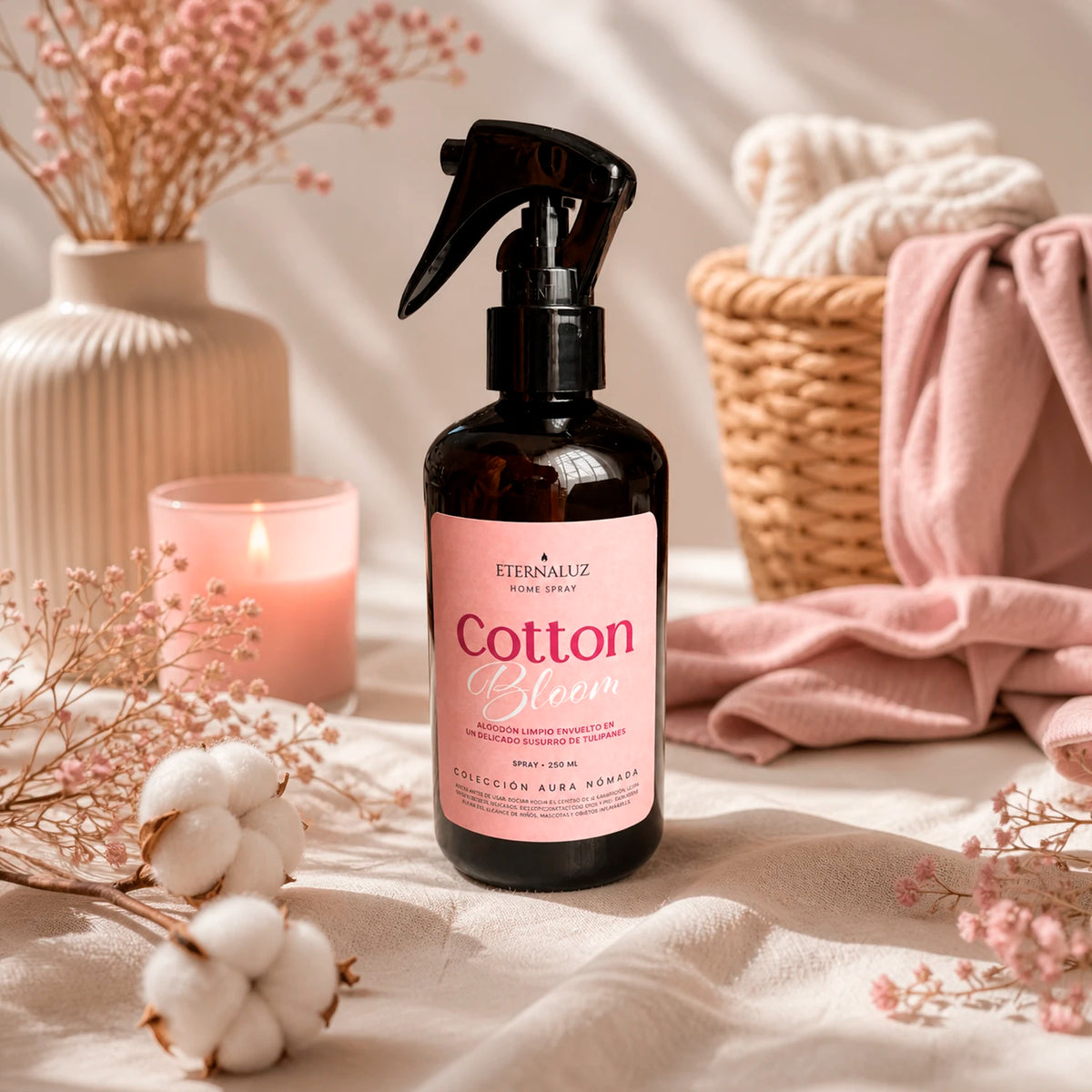 Home Spray Eternaluz Cotton Bloom con aroma a algodón limpio y tulipanes suaves, colección Aura Nómada.