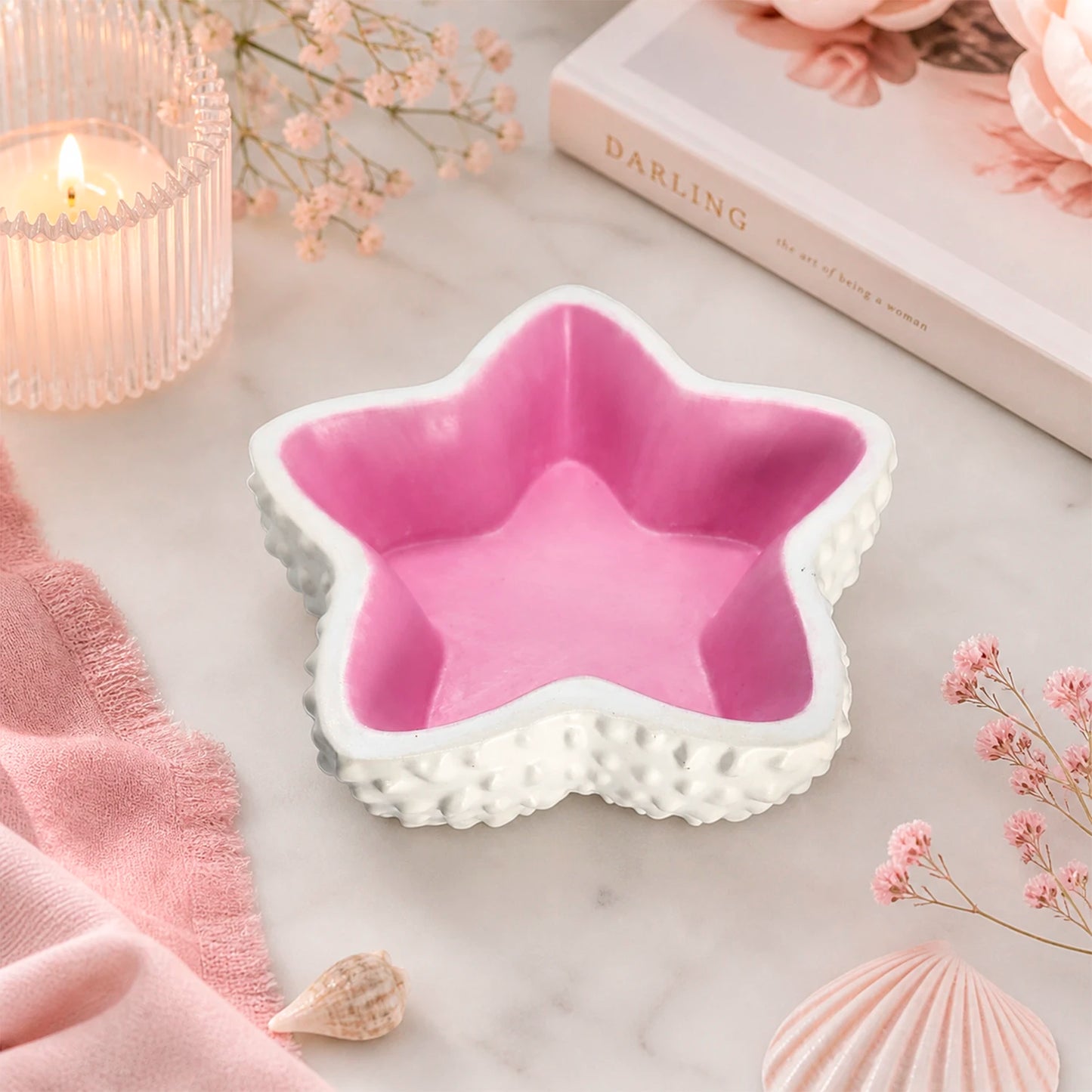 Recipiente estrella de mar de concreto con cera perlada rosa y mechas decorativo