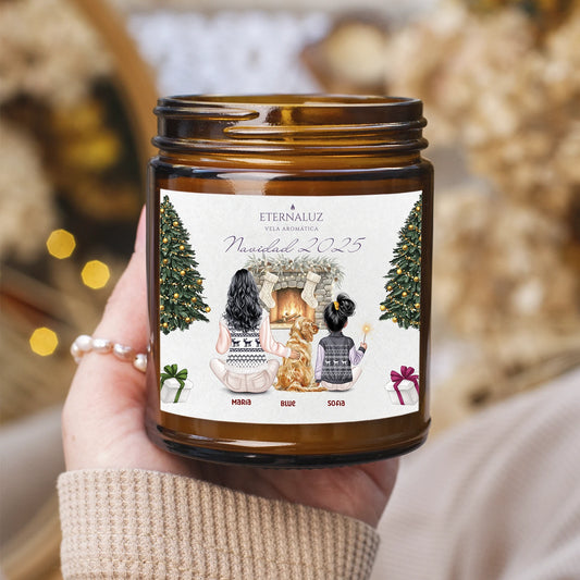 Vela navideña personalizada Eternaluz con escena familiar ilustrada y aroma a elección. Regalo único y emocional para esta Navidad