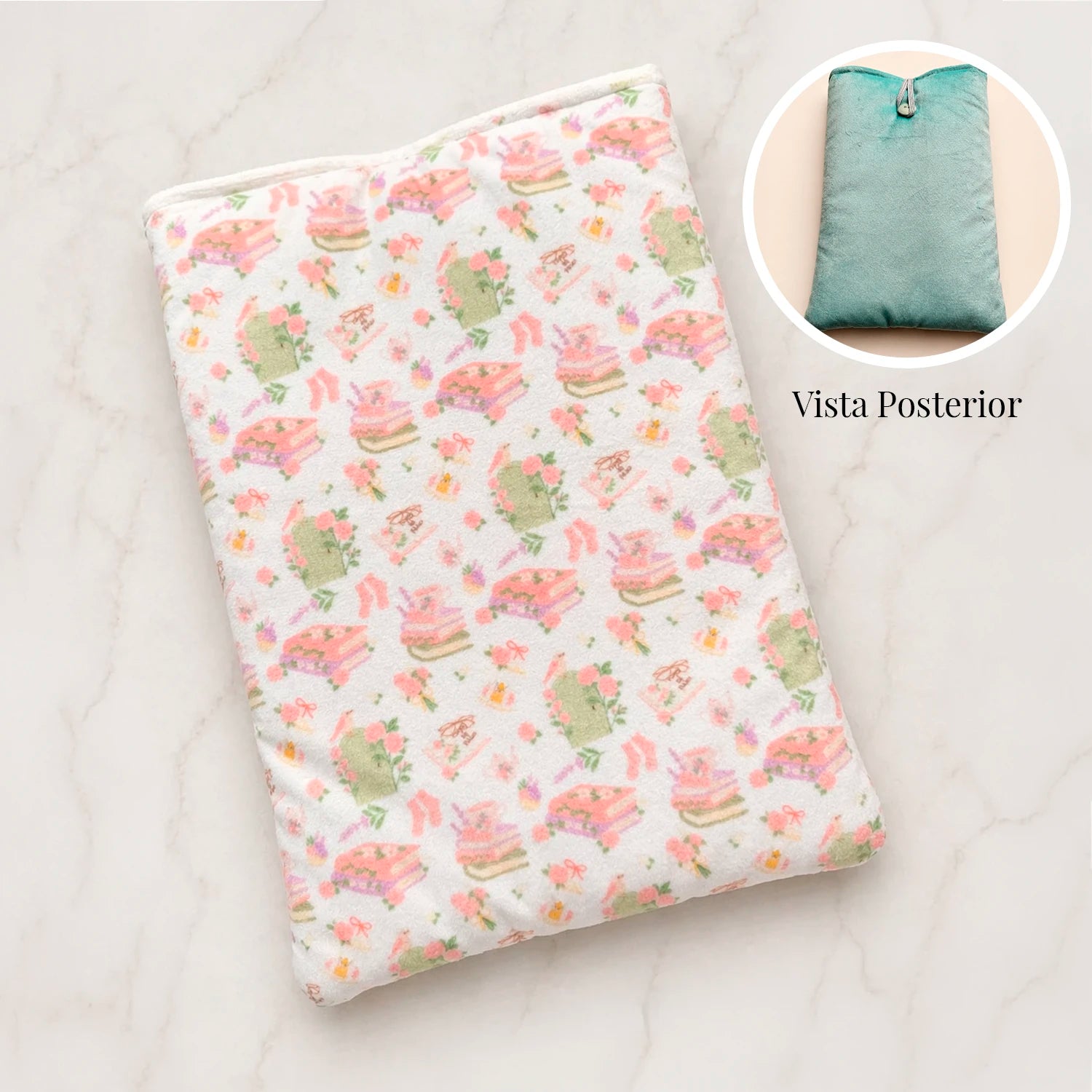 Funda literaria coquette con diseño de libros, flores y detalles románticos en tonos pastel