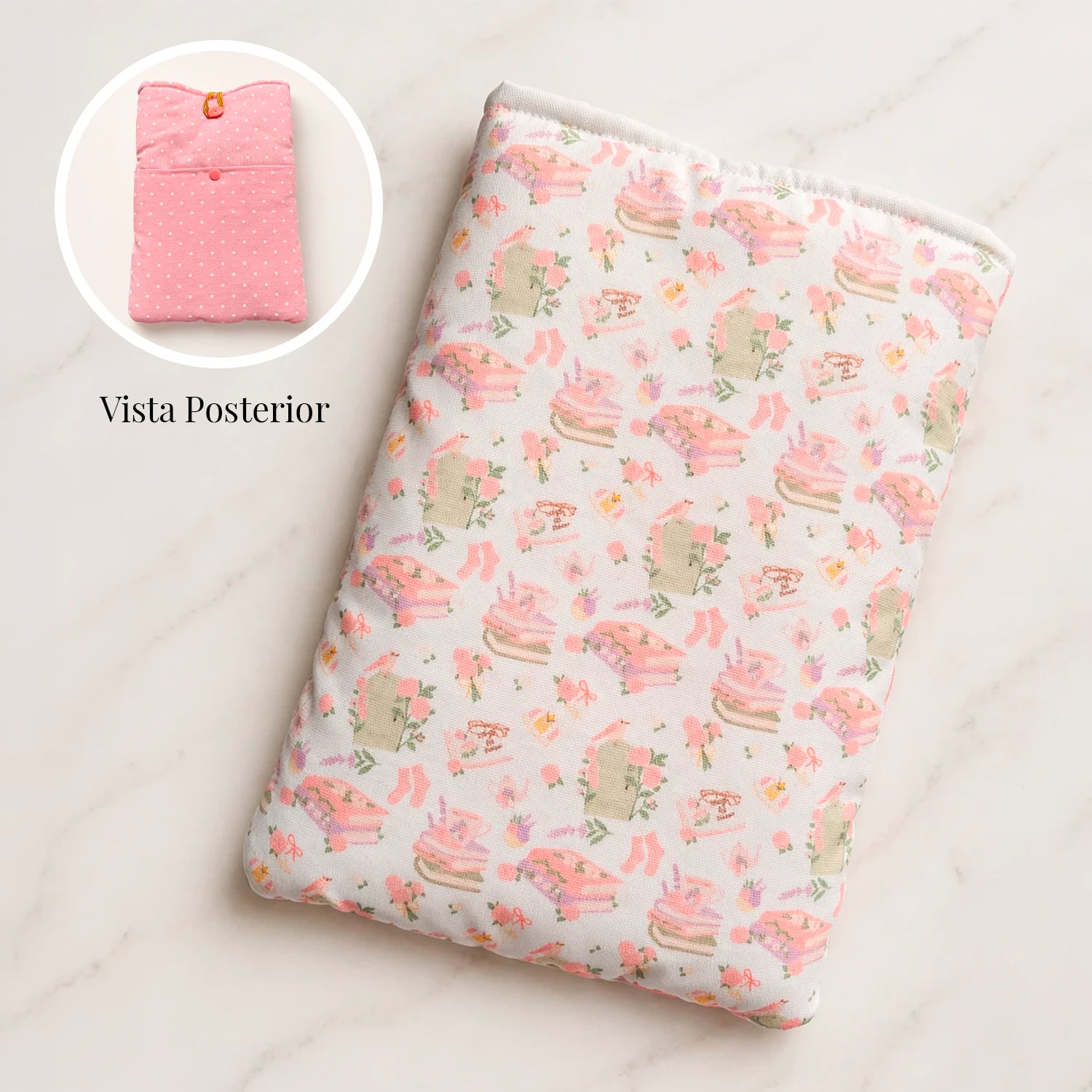 Funda literaria coquette con diseño de libros, flores y detalles románticos en tonos pastel