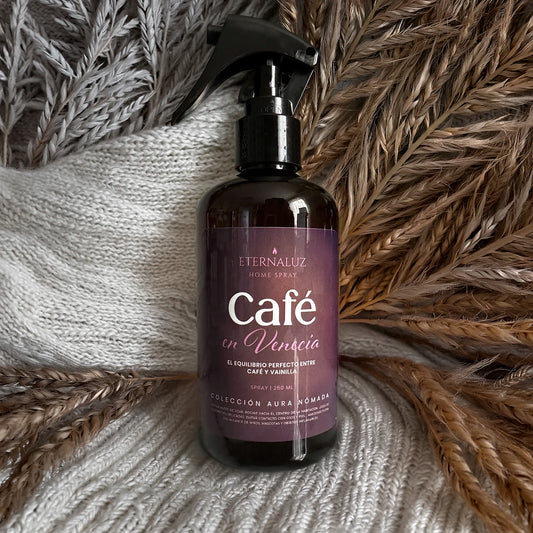 Home Spray Eternaluz Café en Venecia con aroma cálido de café y vainilla, colección Aura Nómada.