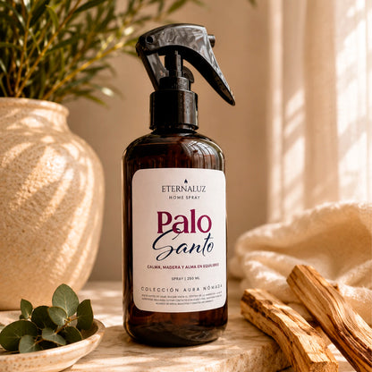 Home Spray Eternaluz Palo Santo con aroma amaderado y cálido, colección Aura Nómada.