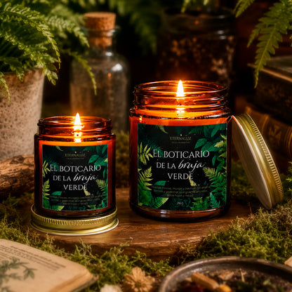 Vela aromática El Boticario de la Bruja Verde con aroma herbal de salvia, musgo húmedo, pachulí y bálsamo