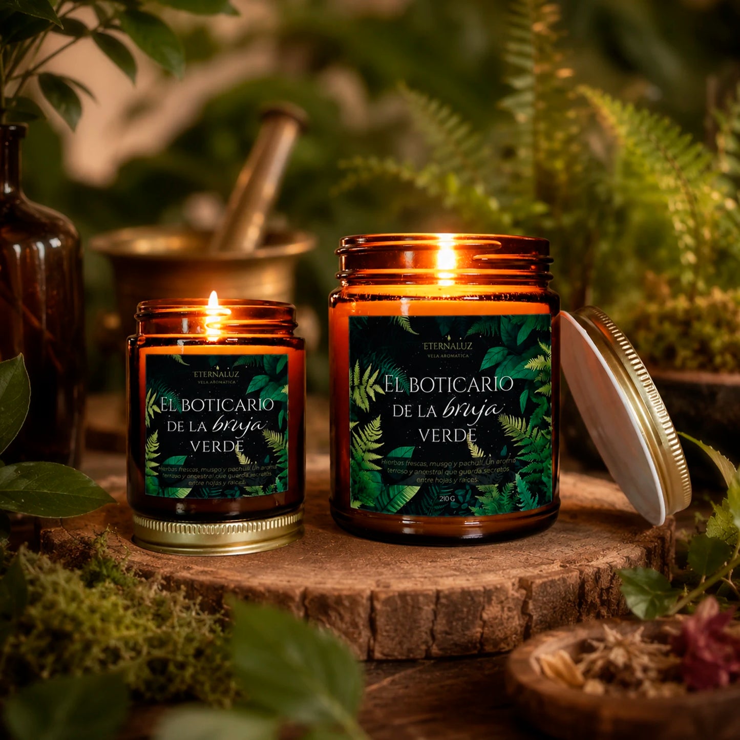 Vela aromática El Boticario de la Bruja Verde con aroma herbal de salvia, musgo húmedo, pachulí y bálsamo