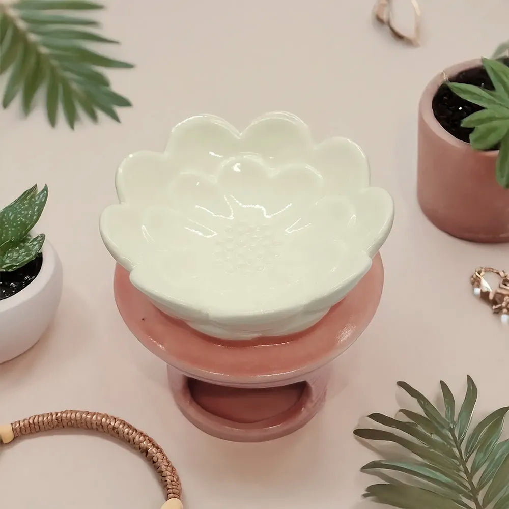 Difusor cerámico en forma de flor Eternaluz en tonos blanco y rosa, ideal para wax melts o aromaterapia