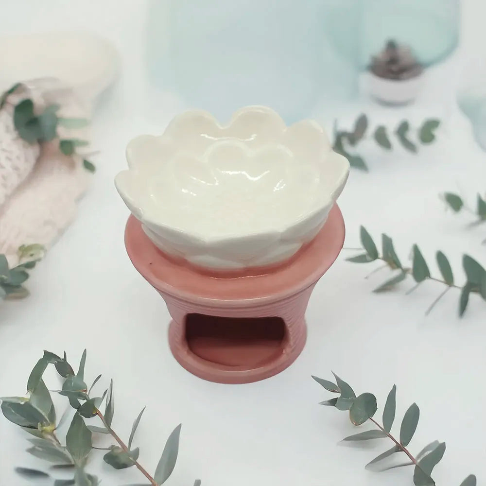 Difusor cerámico en forma de flor Eternaluz en tonos blanco y rosa, ideal para wax melts o aromaterapia