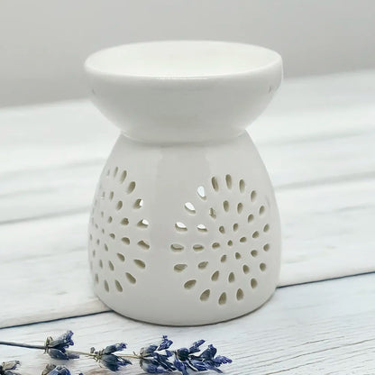 Difusor Luz de Luna en cerámica blanca con cortes decorativos, ideal para wax melts o aromaterapia.