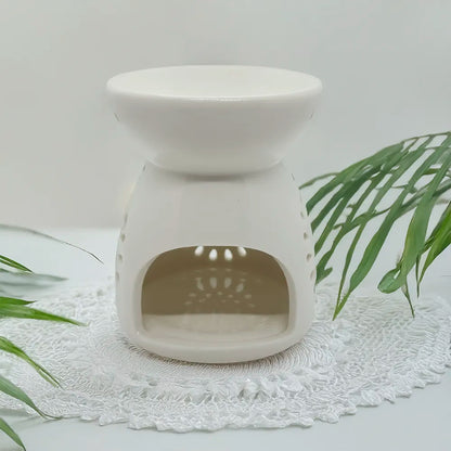 Difusor Luz de Luna en cerámica blanca con cortes decorativos, ideal para wax melts o aromaterapia.