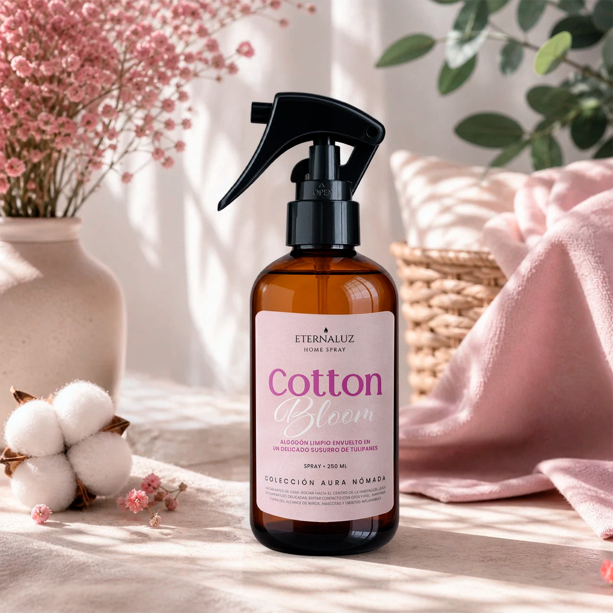 Home Spray Eternaluz Cotton Bloom con aroma a algodón limpio y tulipanes suaves, colección Aura Nómada.