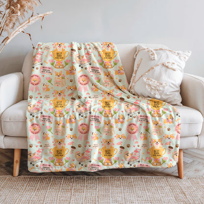 Manta de invierno para amantes de los perros con diseño de perritos, huellas, premios y detalles inspirados en mamás perrunas, confeccionada en felpa con reverso sherpa blanco.