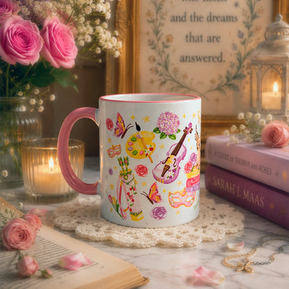 Taza de cerámica 11 oz Entre Rosas y Espinas con diseño floral, ciervo, libros, violín, máscara y detalles románticos en tonos rosados.
