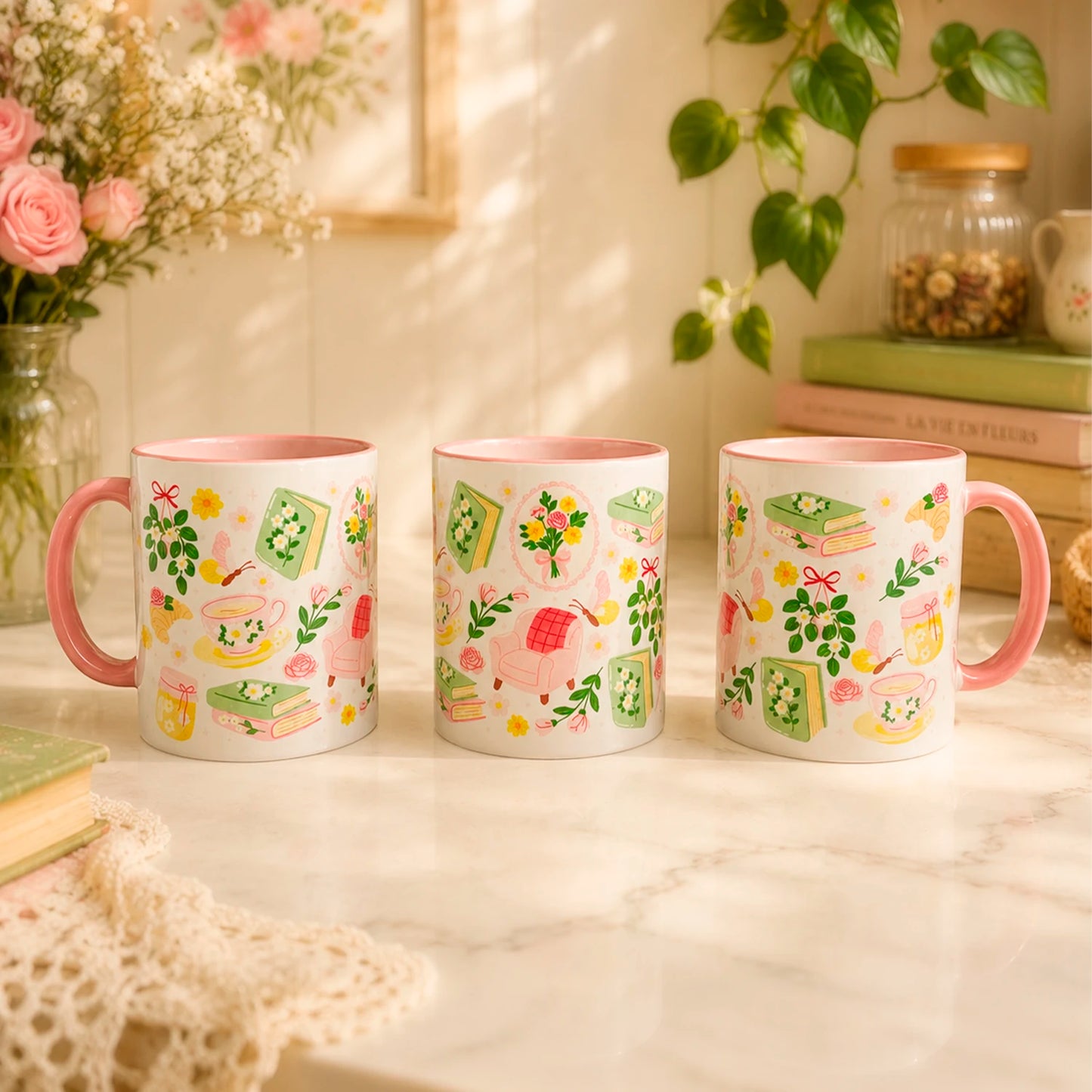 Taza literaria sublimada de cerámica 11 oz Jardín de Lectura con diseño delicado de flores, libros, sillón de lectura, taza de té y detalles rosados.
