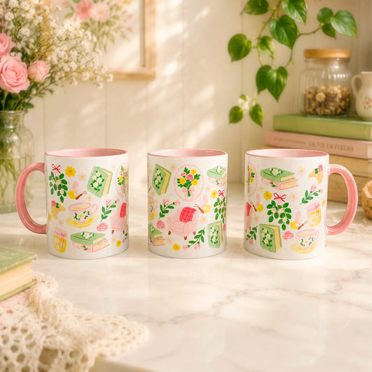 Taza literaria sublimada de cerámica 11 oz Jardín de Lectura con diseño delicado de flores, libros, sillón de lectura, taza de té y detalles rosados.