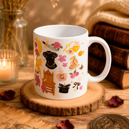 Taza literaria de 325ml inspirada en Alas de Sangre, con diseño de dragones, libros, rosas  y detalles de fantasía.