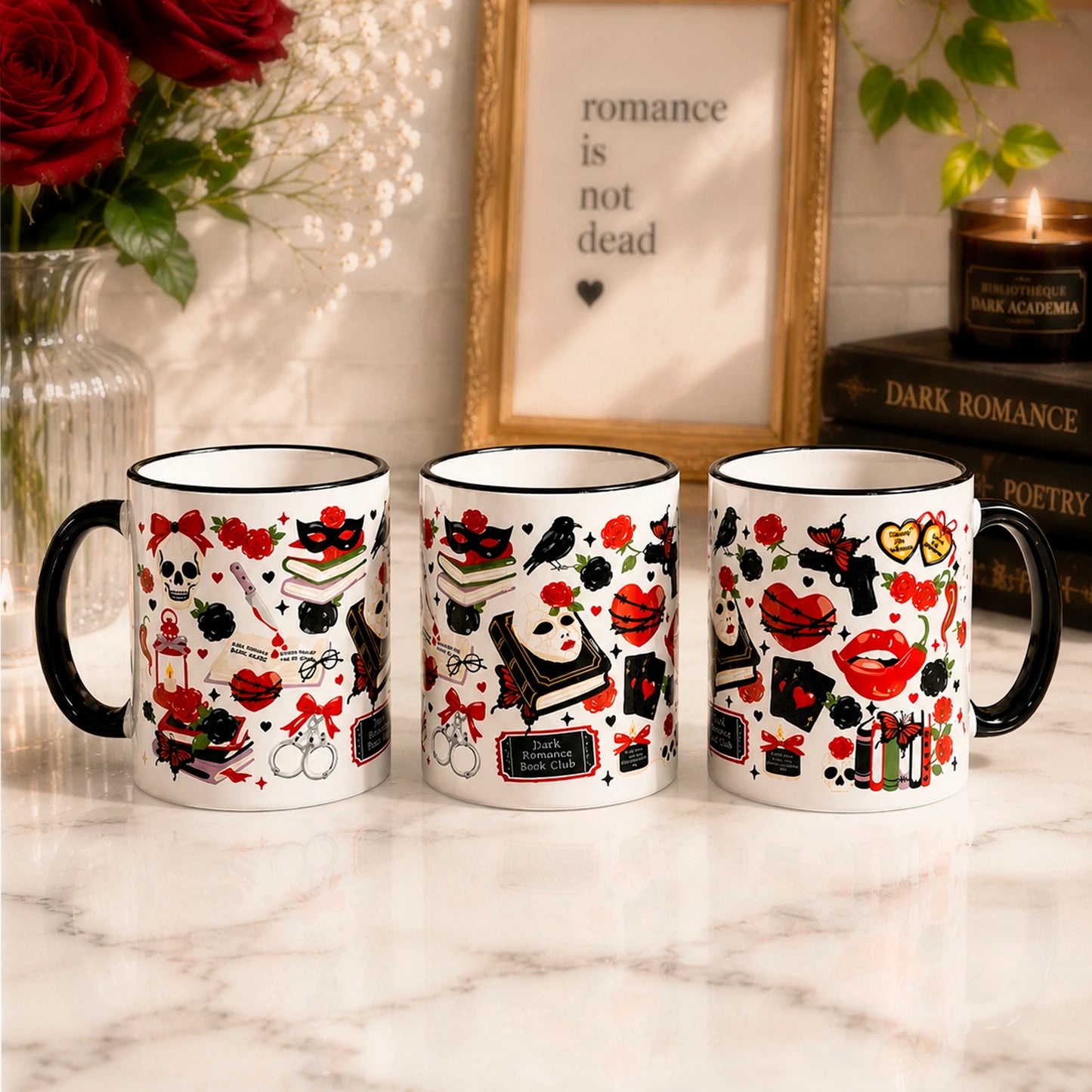Taza literaria sublimada de cerámica 325 ml, Dark Romance con diseño gótico, rosas rojas, libros, corazones, mariposas, calaveras y detalles negros.