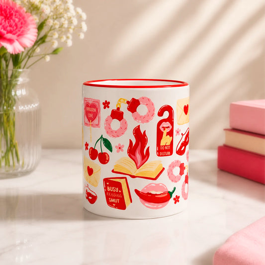 Taza literaria sublimada de cerámica 11 oz Spicy Reader con diseño romántico y coqueto para lectoras de romance spicy, romantasy y dark romance.