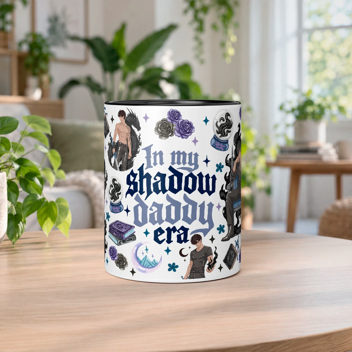 Taza sublimada de cerámica 11 oz Shadow Daddy con mango e interior negro, diseño romantasy con sombras, dragones, libros y detalles oscuros.