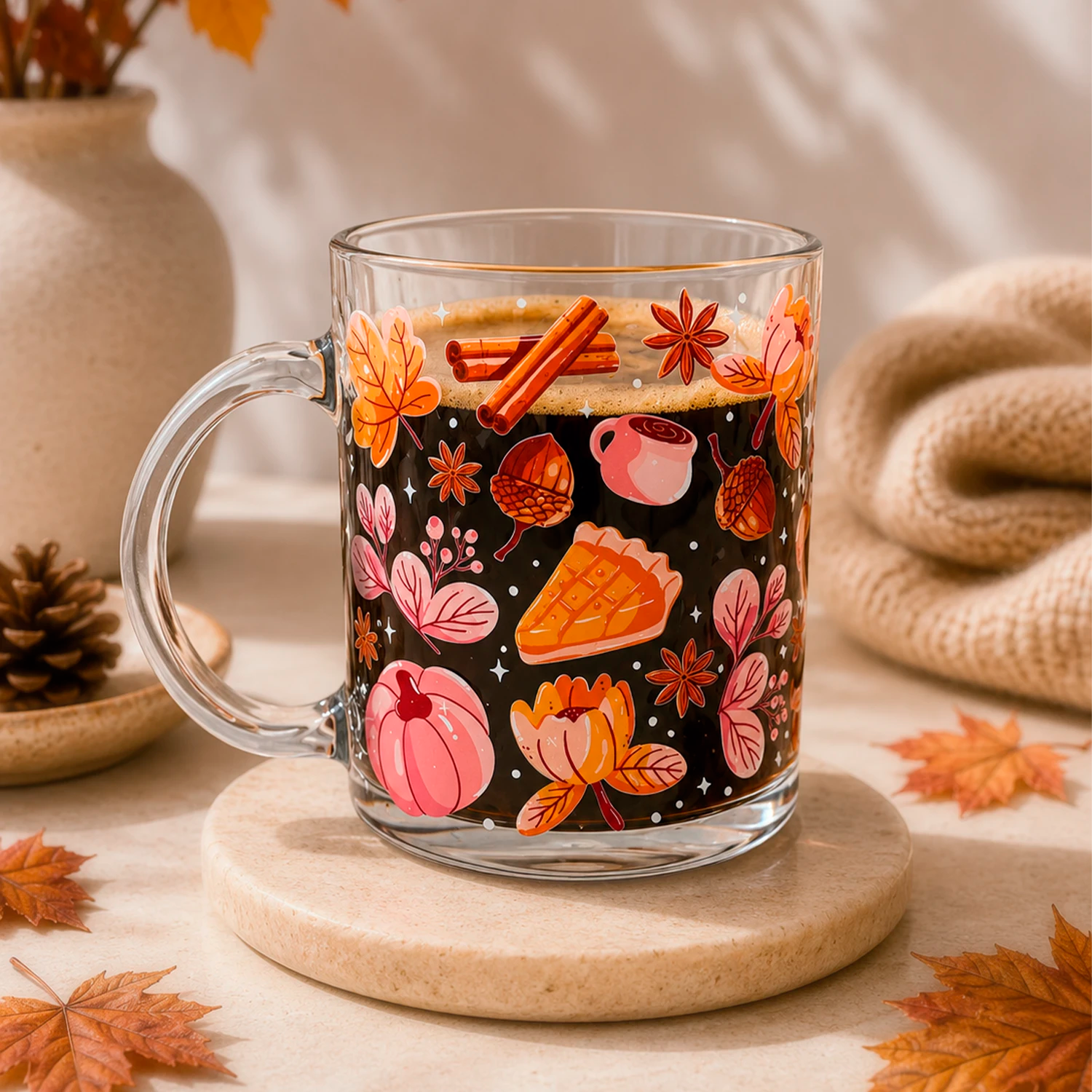 Taza de vidrio transparente 340 ml Pumpkin Cozy con diseño DTF UV de calabazas, hojas otoñales, canela, bellotas y pie de calabaza.