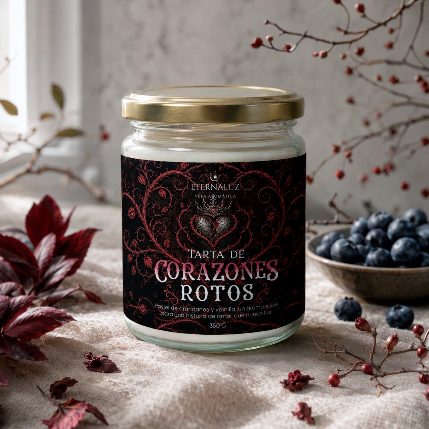 Vela aromática Tarta de Corazones Rotos con aroma a tarta de arándanos, vainilla y especias suaves, inspirada en Heartless