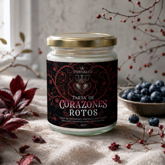 Vela aromática Tarta de Corazones Rotos con aroma a tarta de arándanos, vainilla y especias suaves, inspirada en Heartless