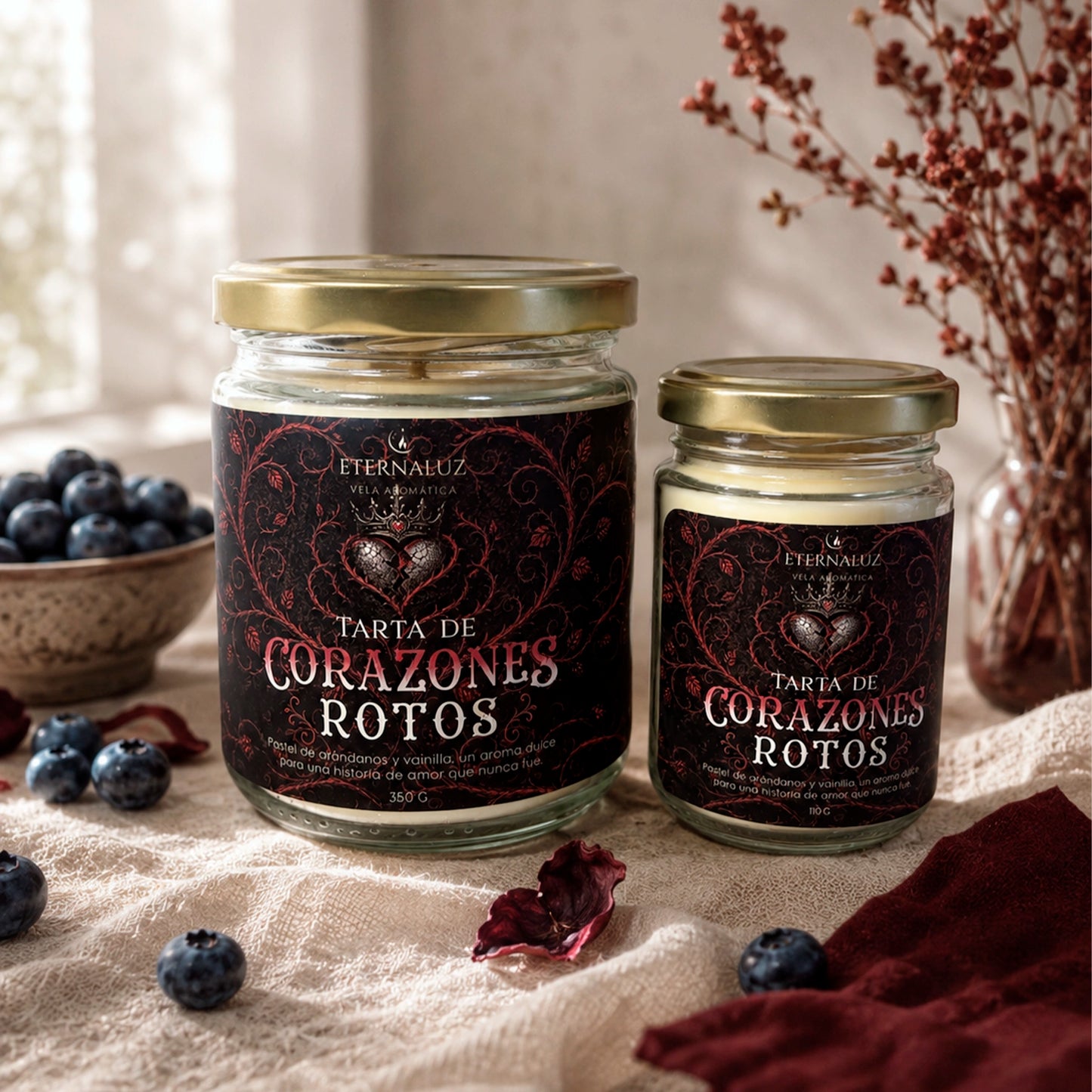 Vela aromática Tarta de Corazones Rotos con aroma a tarta de arándanos, vainilla y especias suaves, inspirada en Heartless