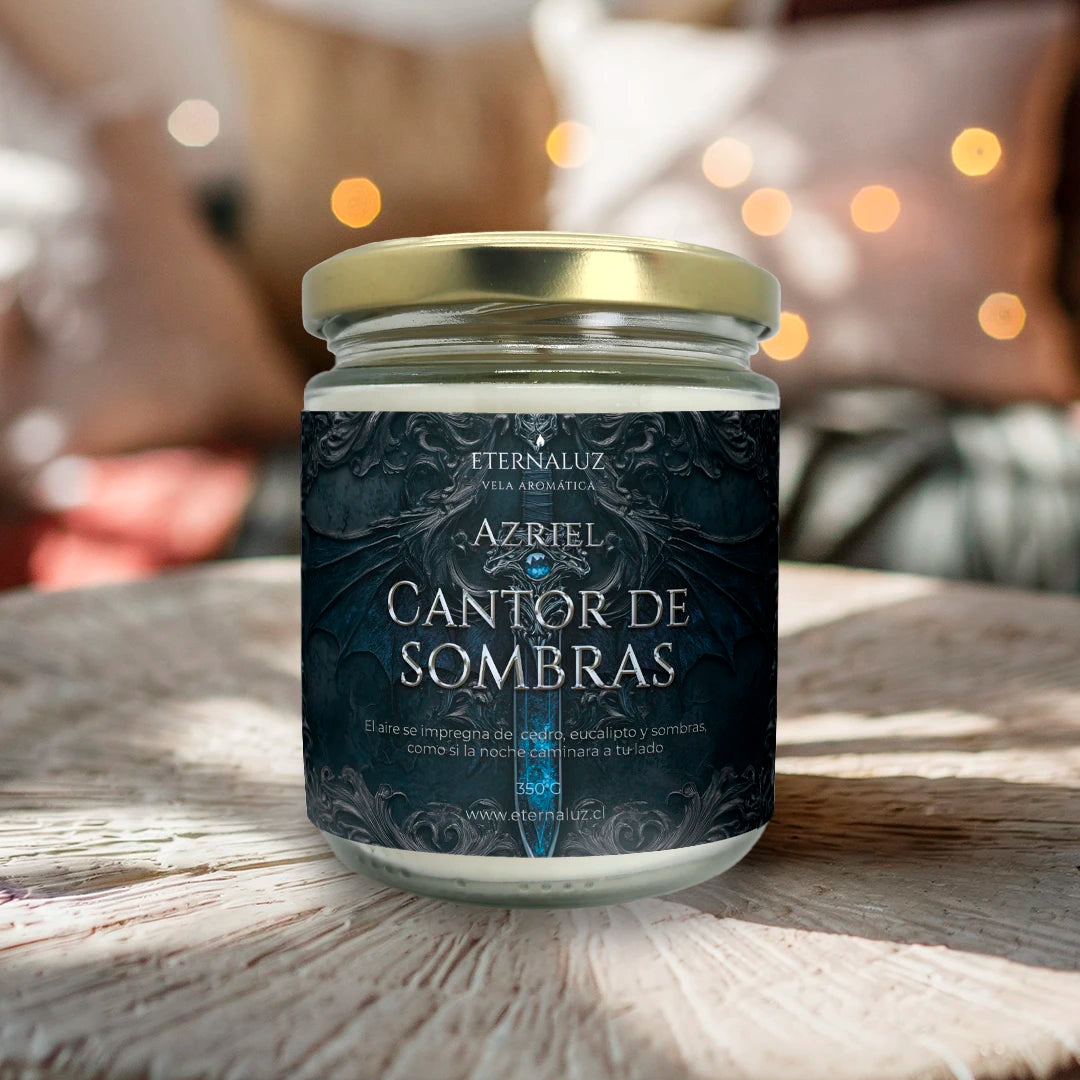 Vela Eternaluz inspirada en Azriel (ACOTAR), con aroma a cedro blanco, menta y eucalipto fresco. Aroma herbal y profundo