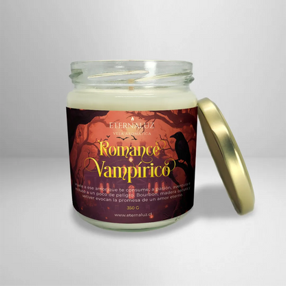 Vela aromática Romance Vampírico de Eternaluz con aroma a bourbon, madera oscura y vetiver profundo