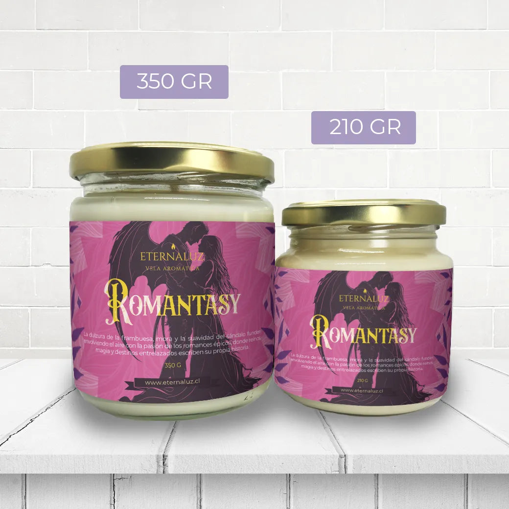 Vela aromática Romantasy de Eternaluz con aroma a frambuesa, sándalo y flor de cerezo