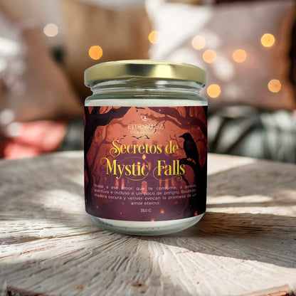 Vela aromática Secretos de Mystic Falls de Eternaluz con aroma a bourbon, madera y vetiver profundo.