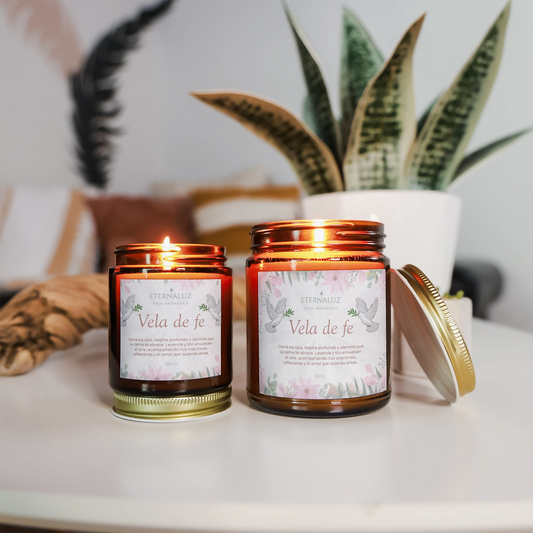 Vela de soya y coco con aroma a lavanda y tilo, ideal para meditación y momentos de calma