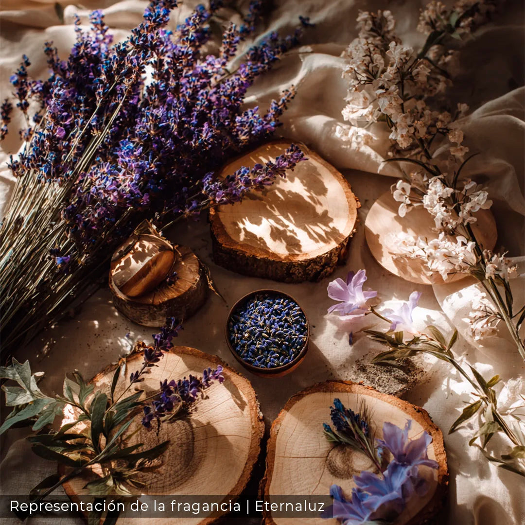 Vela de soya y coco con aroma a lavanda y tilo, ideal para meditación y momentos de calma