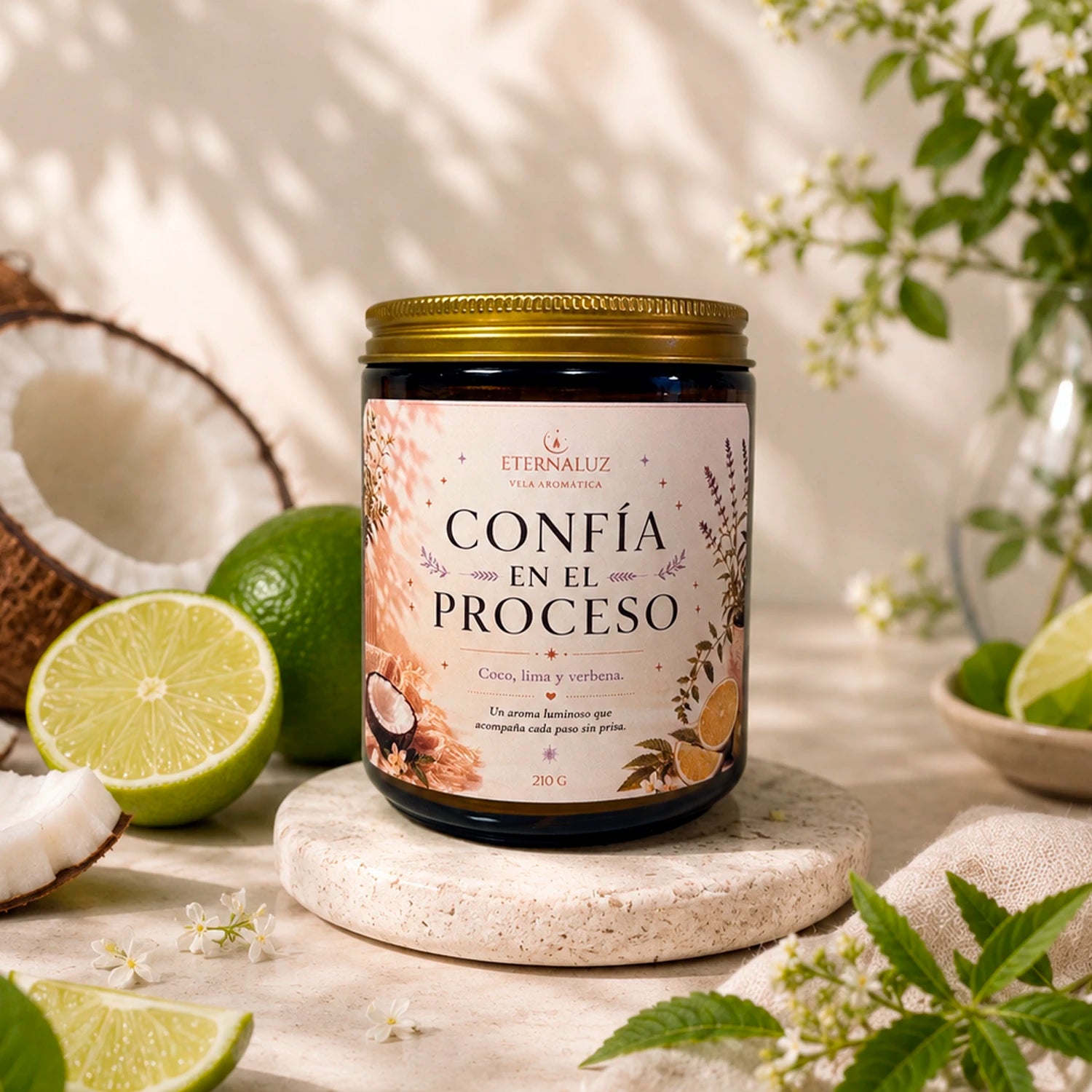 Vela aromática Confía en el proceso con aroma a lima, coco y verbena, ideal para enfocarse y acompañar momentos de calma