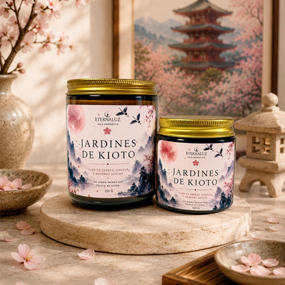 Vela aromática Jardines de Kioto con aroma a flor de cerezo, ciruela, sándalo y ámbar, inspirada en jardines japoneses