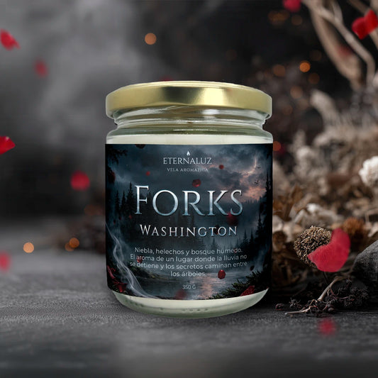 Vela literaria Forks con aroma a niebla, musgo y bosque húmedo inspirada en Crepúsculo.
