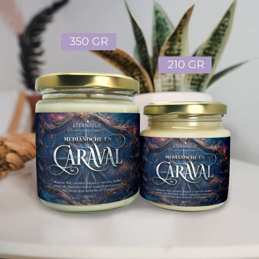 Vela literaria inspirada en fantasía tipo Caraval con aroma dulce a azúcar, canela y vainilla estilo feria nocturna mágica.