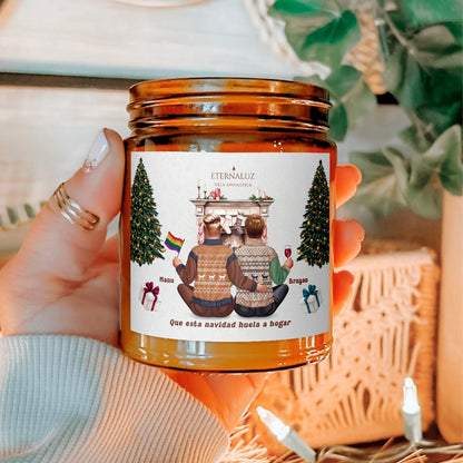 Vela navideña personalizada Eternaluz con escena familiar ilustrada y aroma a elección. Regalo único y emocional para esta Navidad