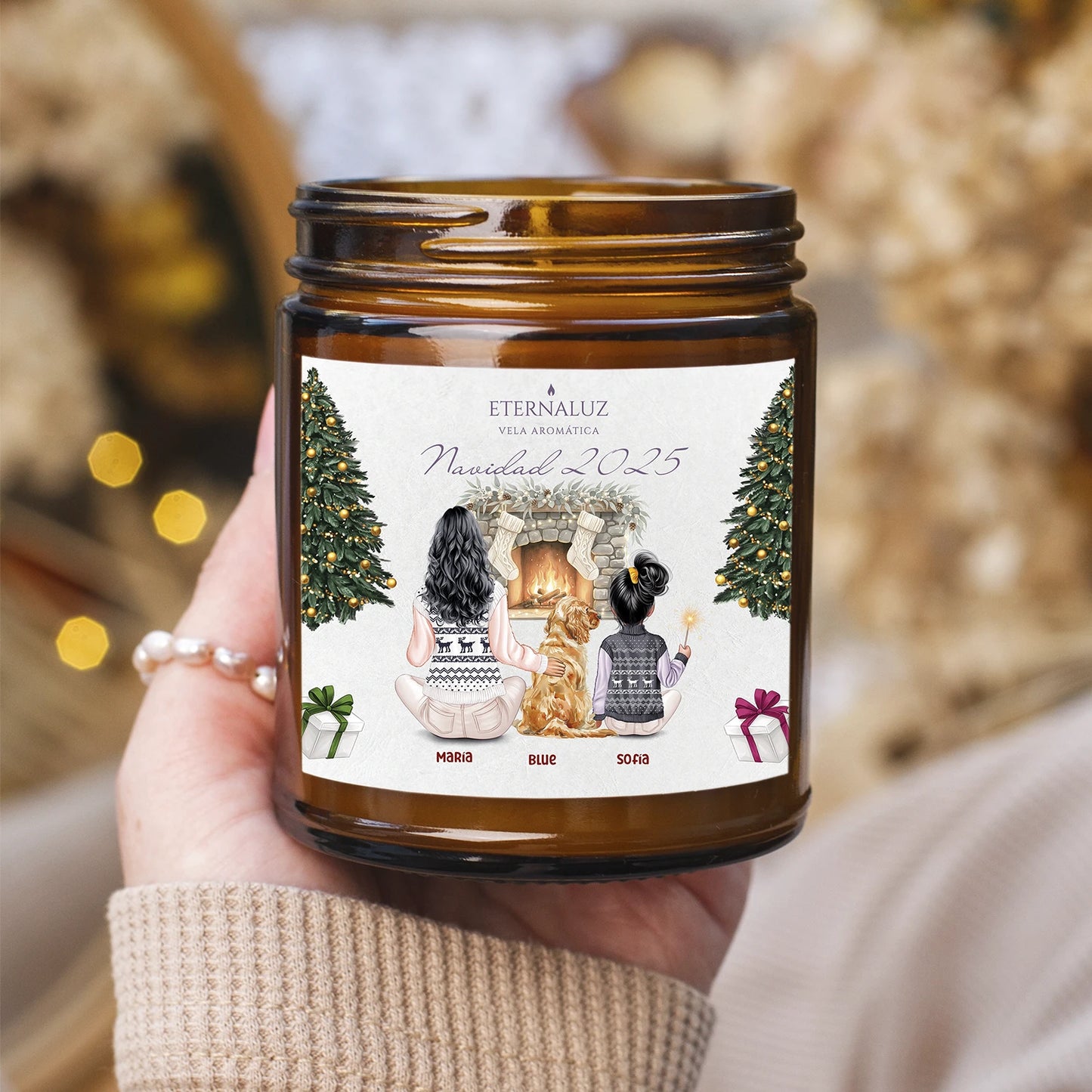 Vela navideña personalizada Eternaluz con escena familiar ilustrada y aroma a elección. Regalo único y emocional para esta Navidad