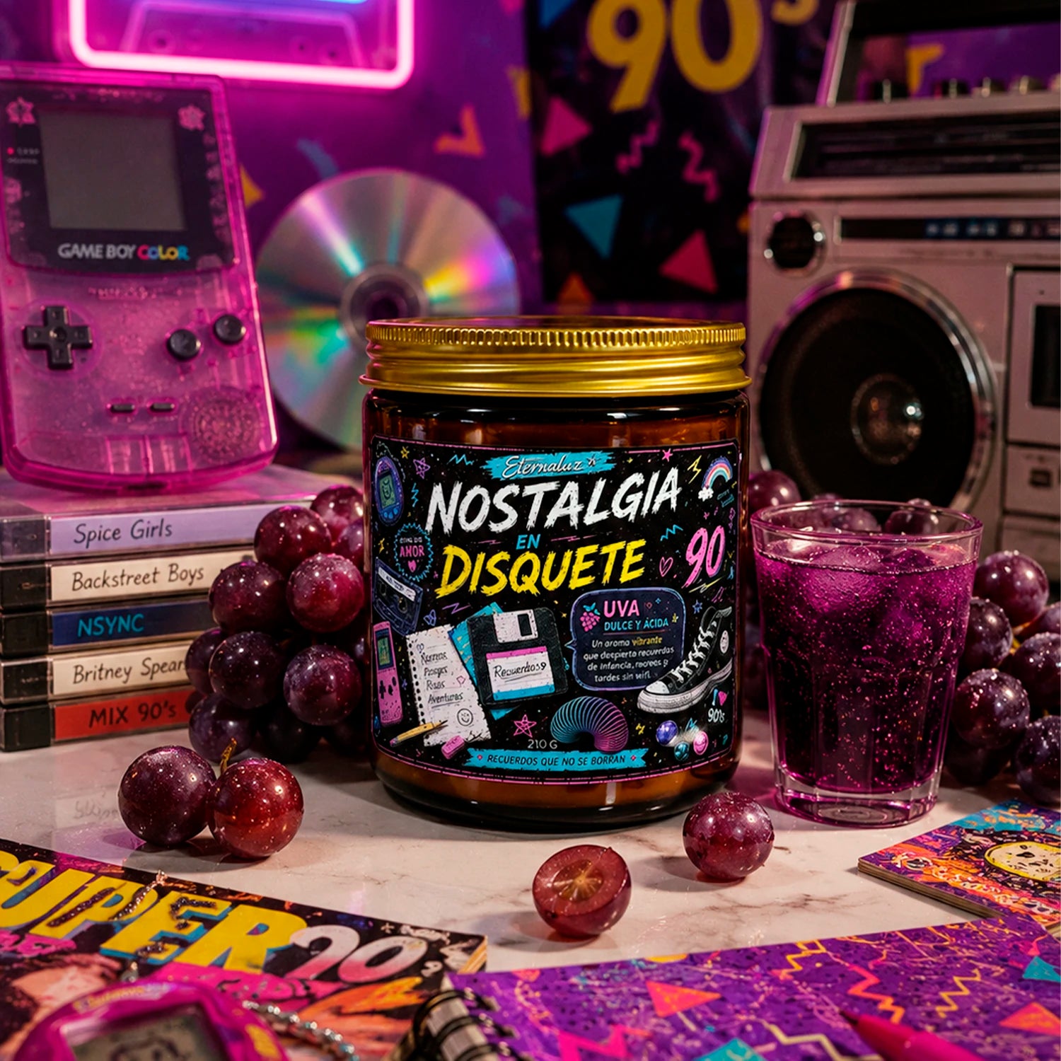 Vela aromática Nostalgia en Disquete con aroma a uva dulce inspirada en recuerdos de los años 90
