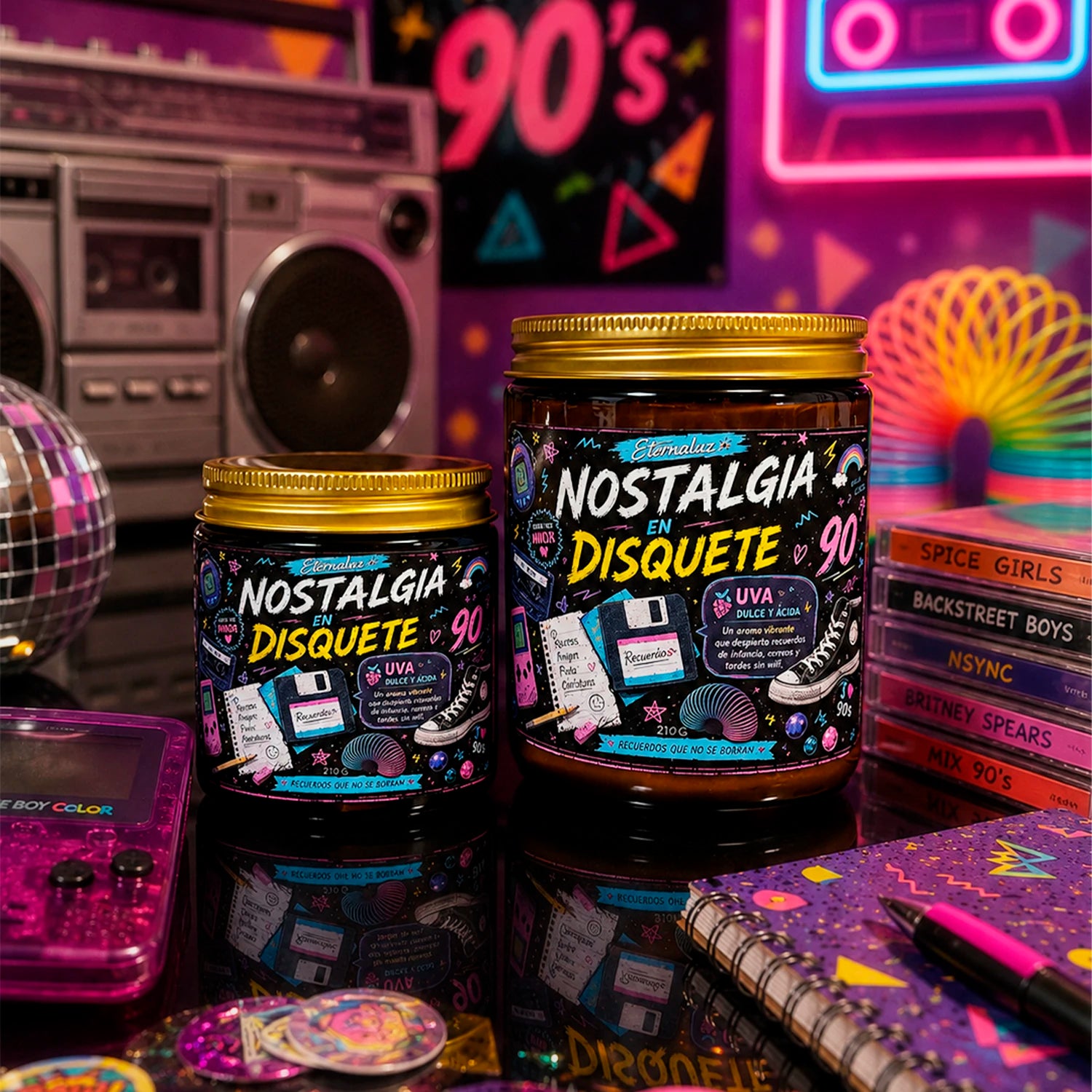 Vela aromática Nostalgia en Disquete con aroma a uva dulce inspirada en recuerdos de los años 90