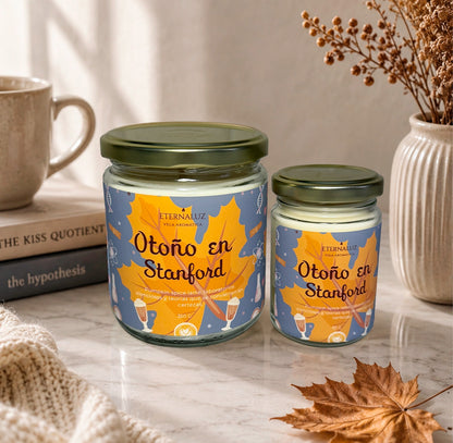 Vela aromática Otoño en Stanford con aroma a Pumpkin Spice Latte, café negro, caramelo, crema suave y especias otoñales