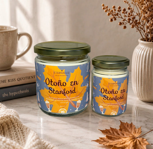 Vela aromática Otoño en Stanford con aroma a Pumpkin Spice Latte, café negro, caramelo, crema suave y especias otoñales