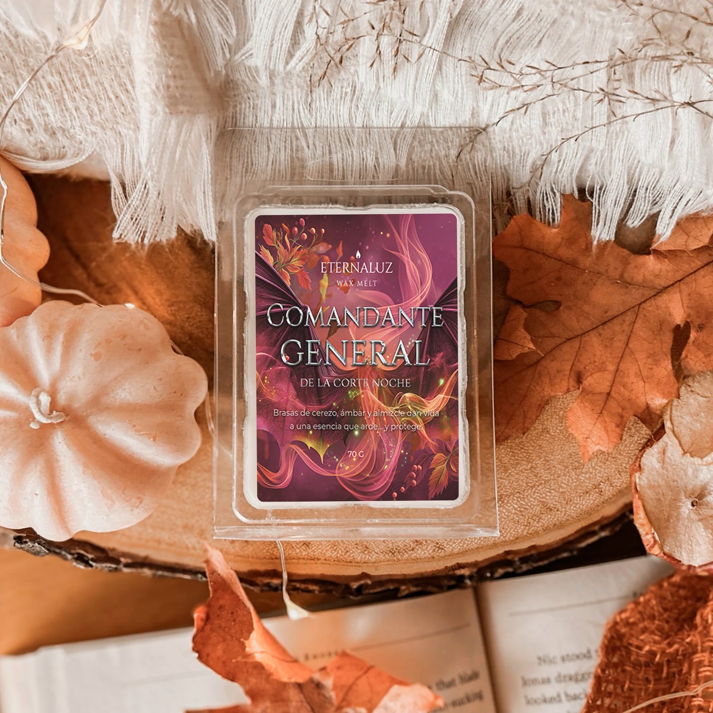 Wax melts inspirados en Cassian, guerrero de la Corte Noche. Aroma cálido y especiado con brasas, ámbar y almizcle. Intensidad alta. Para quienes aman el fuego del deber y la pasión.