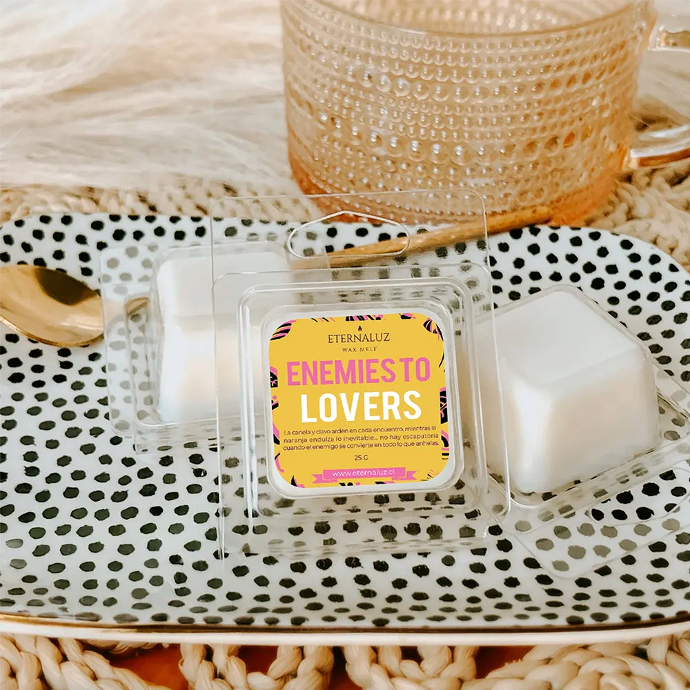 Wax melt aromático Enemies to lovers de Eternaluz con aroma a naranja, clavo, canela y notas especiadas