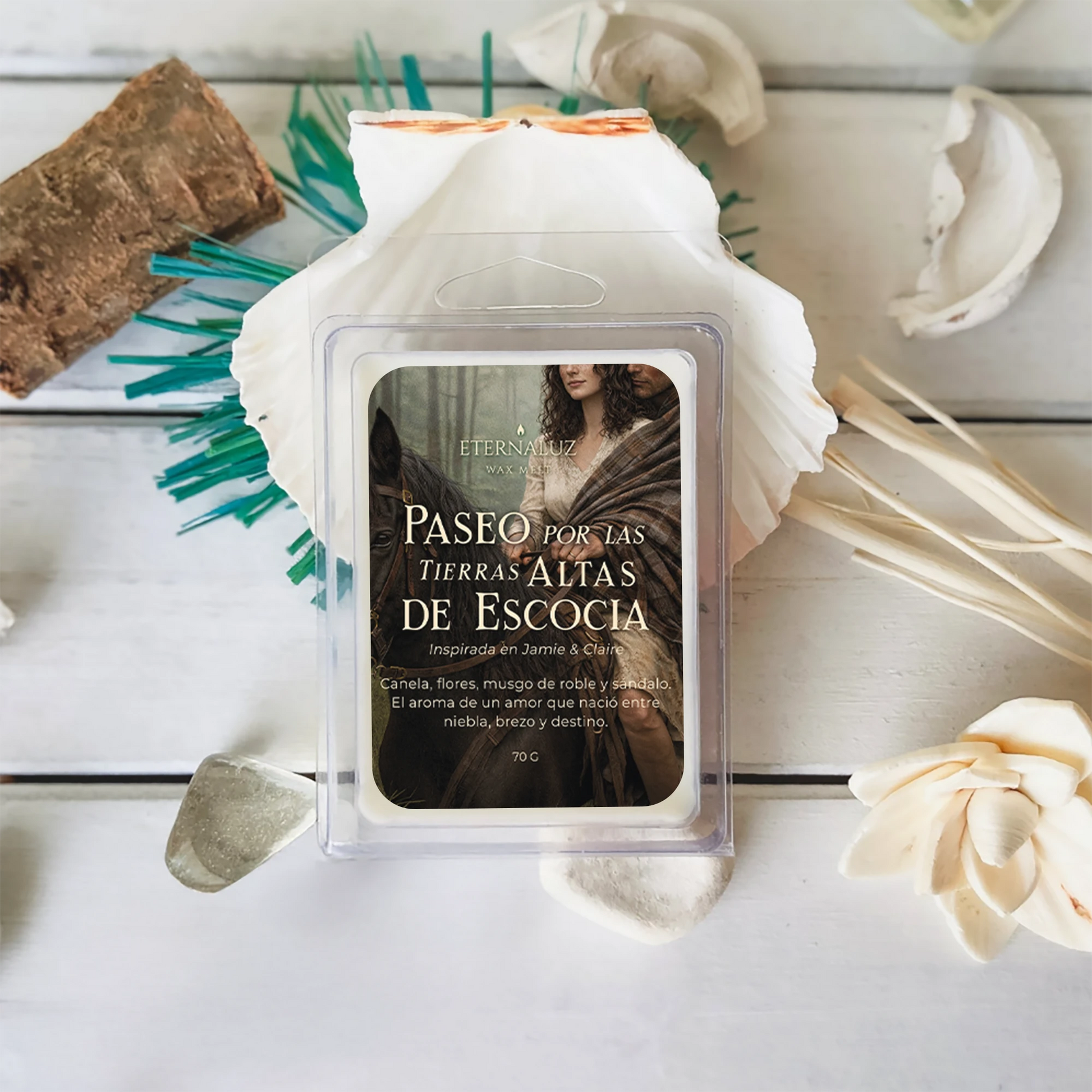 Wax melt inspirado en Outlander con aroma cálido de canela, musgo y sándalo que recrea la atmósfera de las Highlands de Escocia.