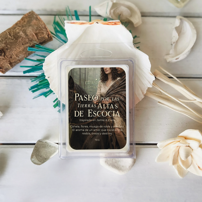 Wax melt inspirado en Outlander con aroma cálido de canela, musgo y sándalo que recrea la atmósfera de las Highlands de Escocia.