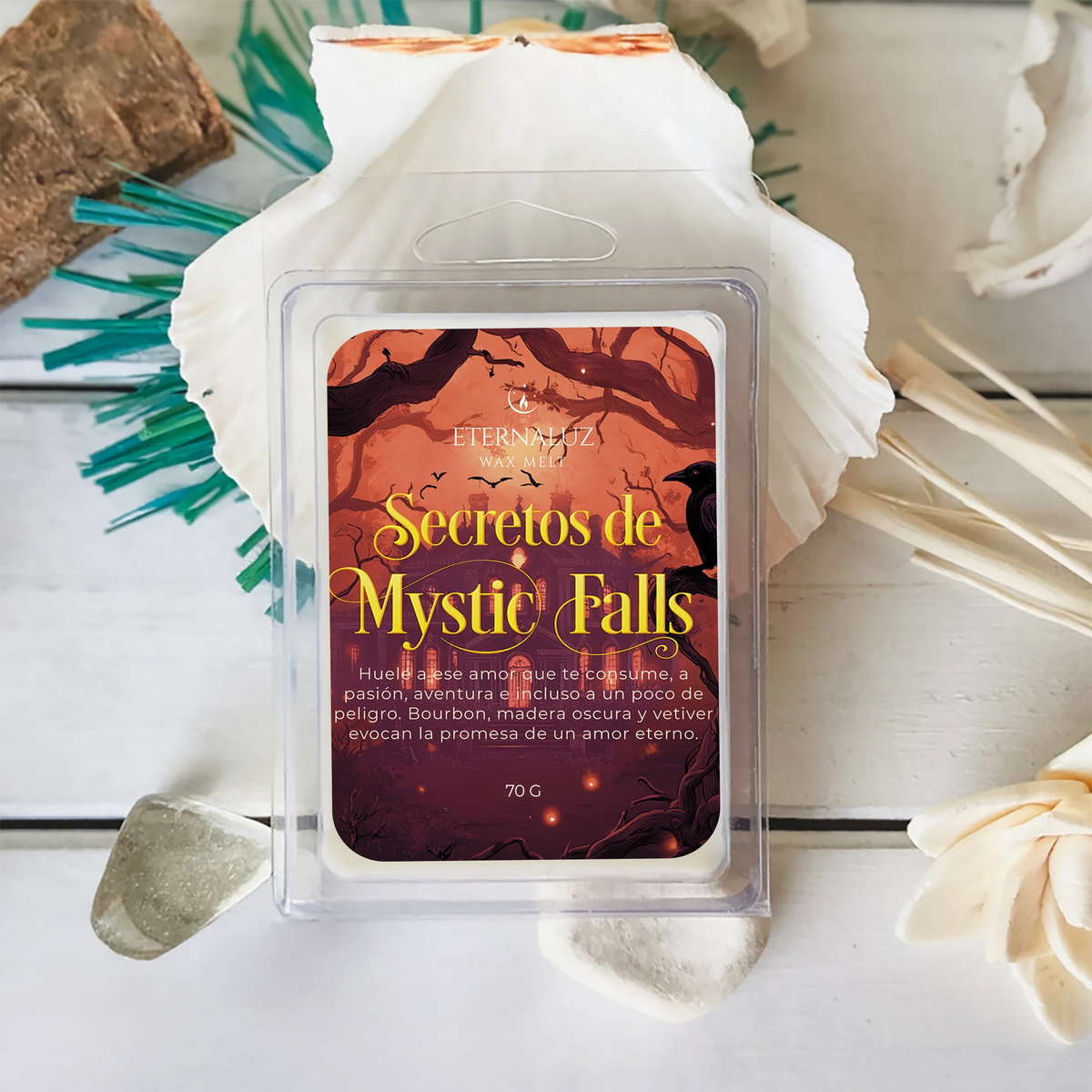 Secretos de Mystic Falls de Eternaluz con aroma a bourbon, maderas oscuras y vetiver.