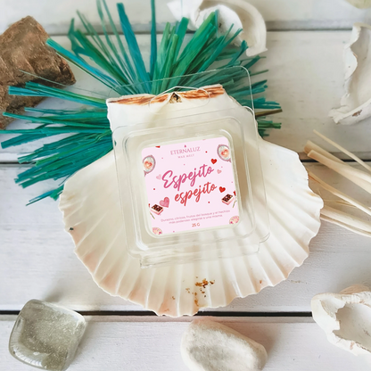 Wax melts aromáticos inspirados en Blancanieves, con notas de cítricos, durazno y almizcle, para momentos de autocuidado y amor propio.