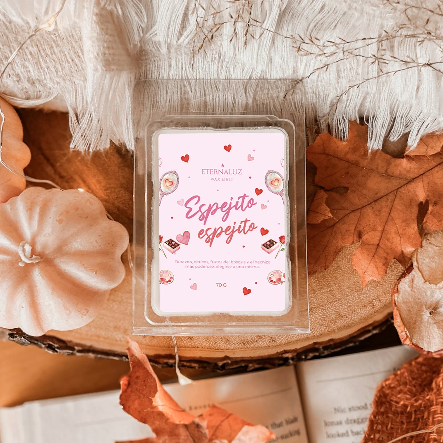 Wax melts aromáticos inspirados en Blancanieves, con notas de cítricos, durazno y almizcle, para momentos de autocuidado y amor propio.